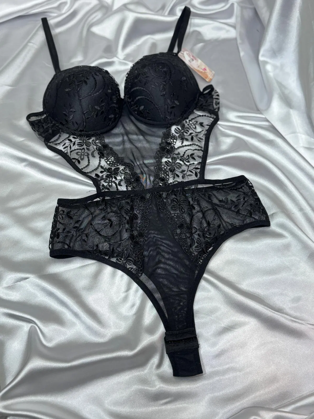Siyah Kaplı Brode Bodysuit Ön Görünüm