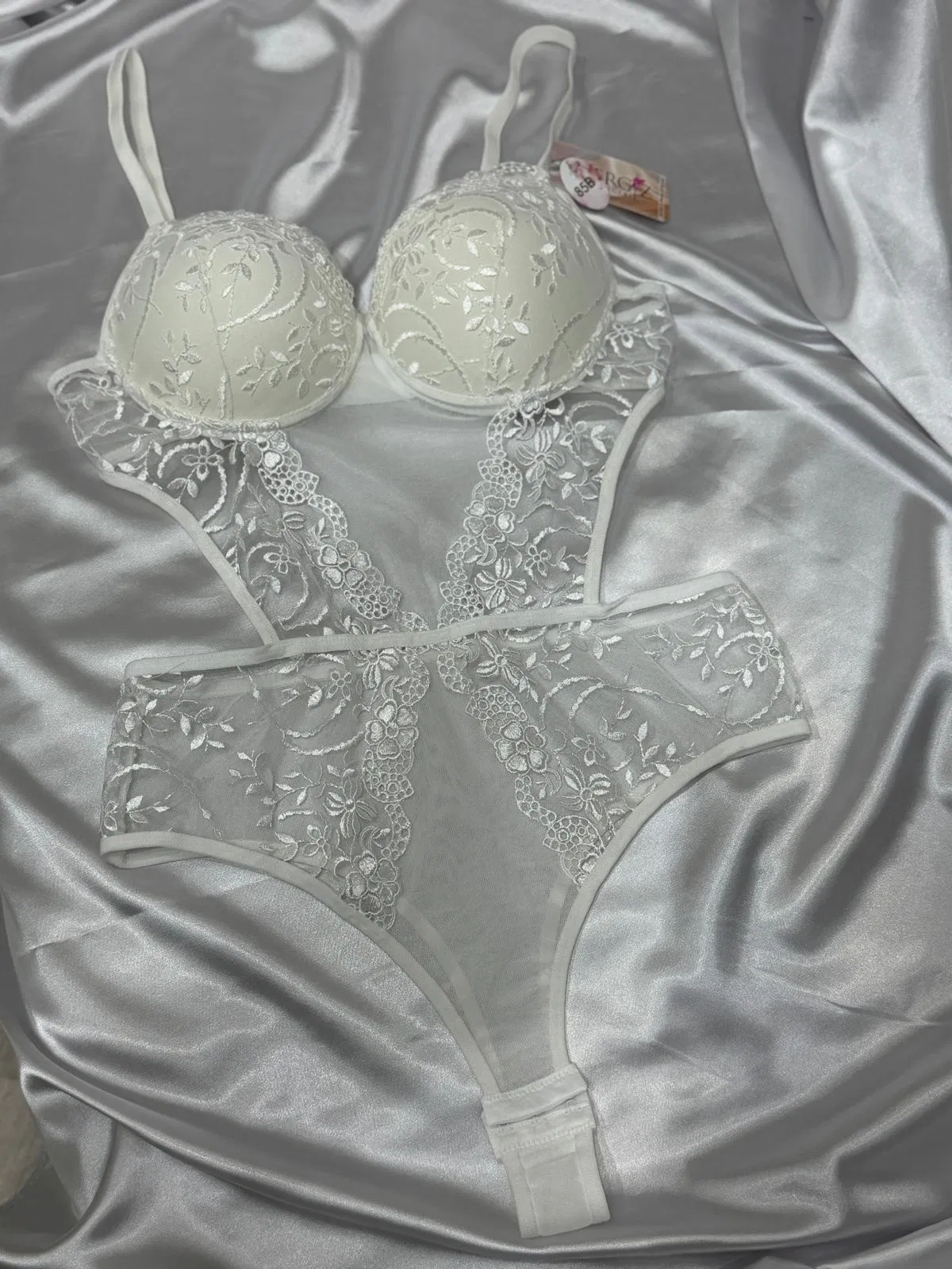 Beyaz Kaplı Brode Bodysuit Ön Görünüm