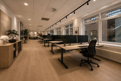 Unikt kontor lige ved Valby Station med plads til mange medarbejdere