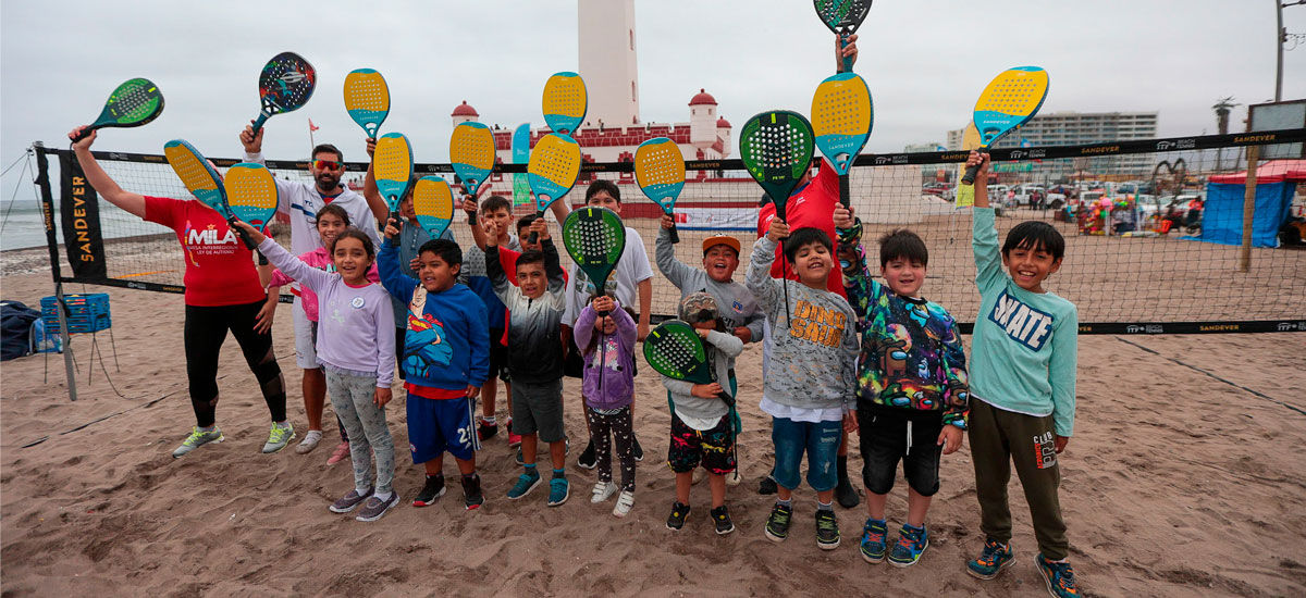Vibramos con una Clínica de Beach Tennis en Playa El Faro de La Serena