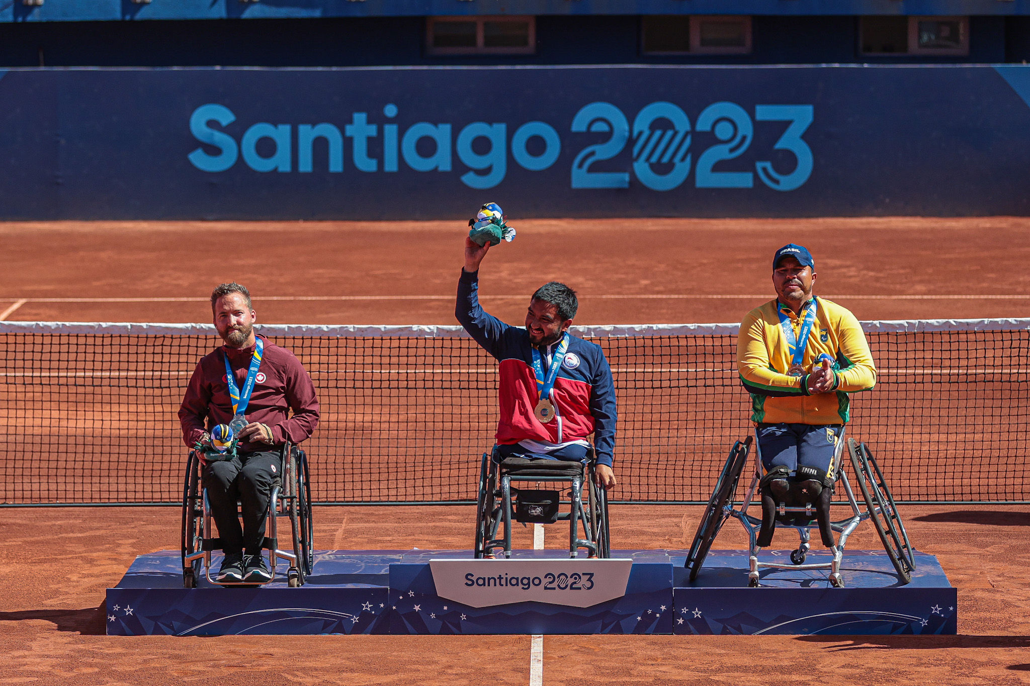 Cayulef hace historia al lograr el primer oro parapanamericano del tenis chileno