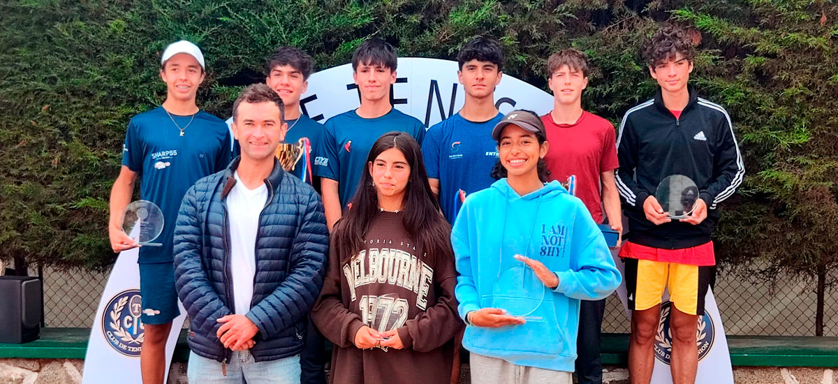 Chilenos celebran en el COSAT Grado 4 del Club de Tenis Unión