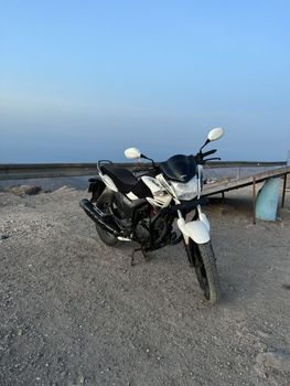 Moto Hero Hunk 2023, 9000 km, négociable