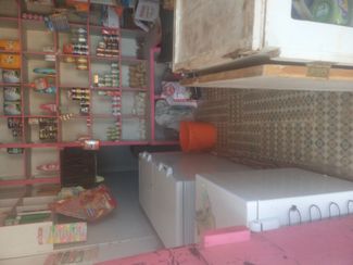 Local Commercial 24 m2 à louer à Cité Nassib+un frigo de grande taille a vendre