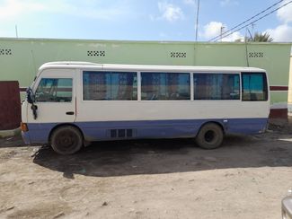 Bus Toyota Coaster en bon état