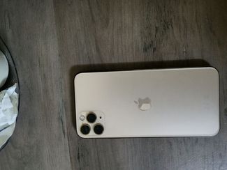 iPhone 11 Pro Max doré 256 Go, presque neuf