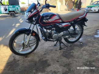 Moto Hero 100, excellent état, comme neuve