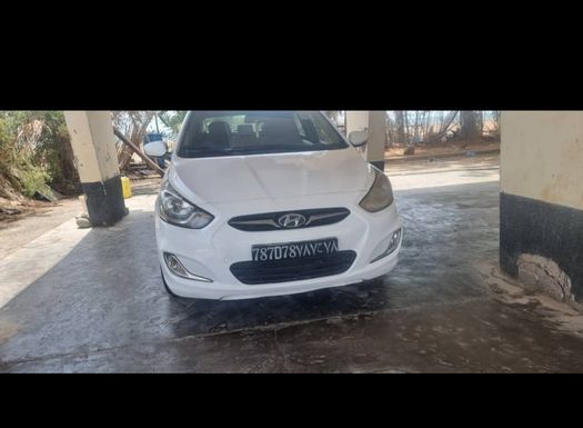 Voiture Hyundai Accent Blanche, Bon État