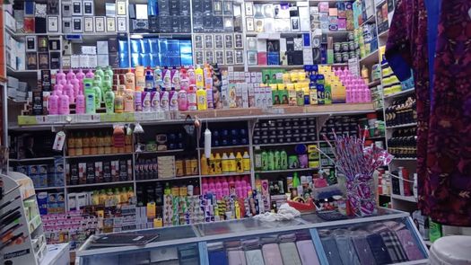 Boutique de cosmétiques à vendre - Souk Daksile - Négociable