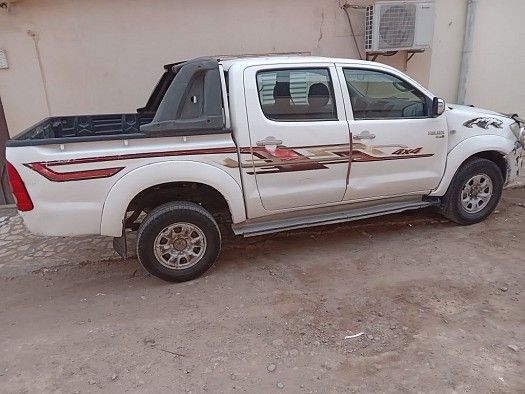 Toyota Hilux 2013 en excellent état avec climatisation