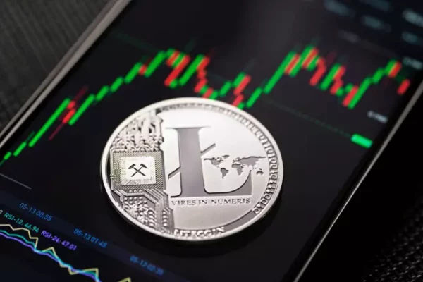 Litecoin’s Price Drop and Small Trader Exodus: Potential Bullish Signal?