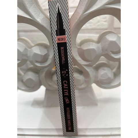 Eye liner Cat eye