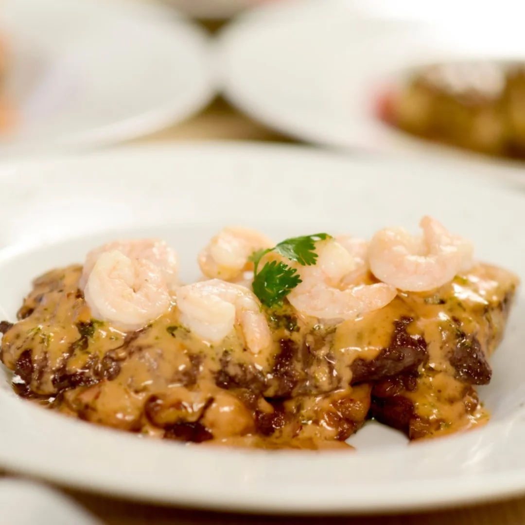Lomo fino al plátano maduro y camarones