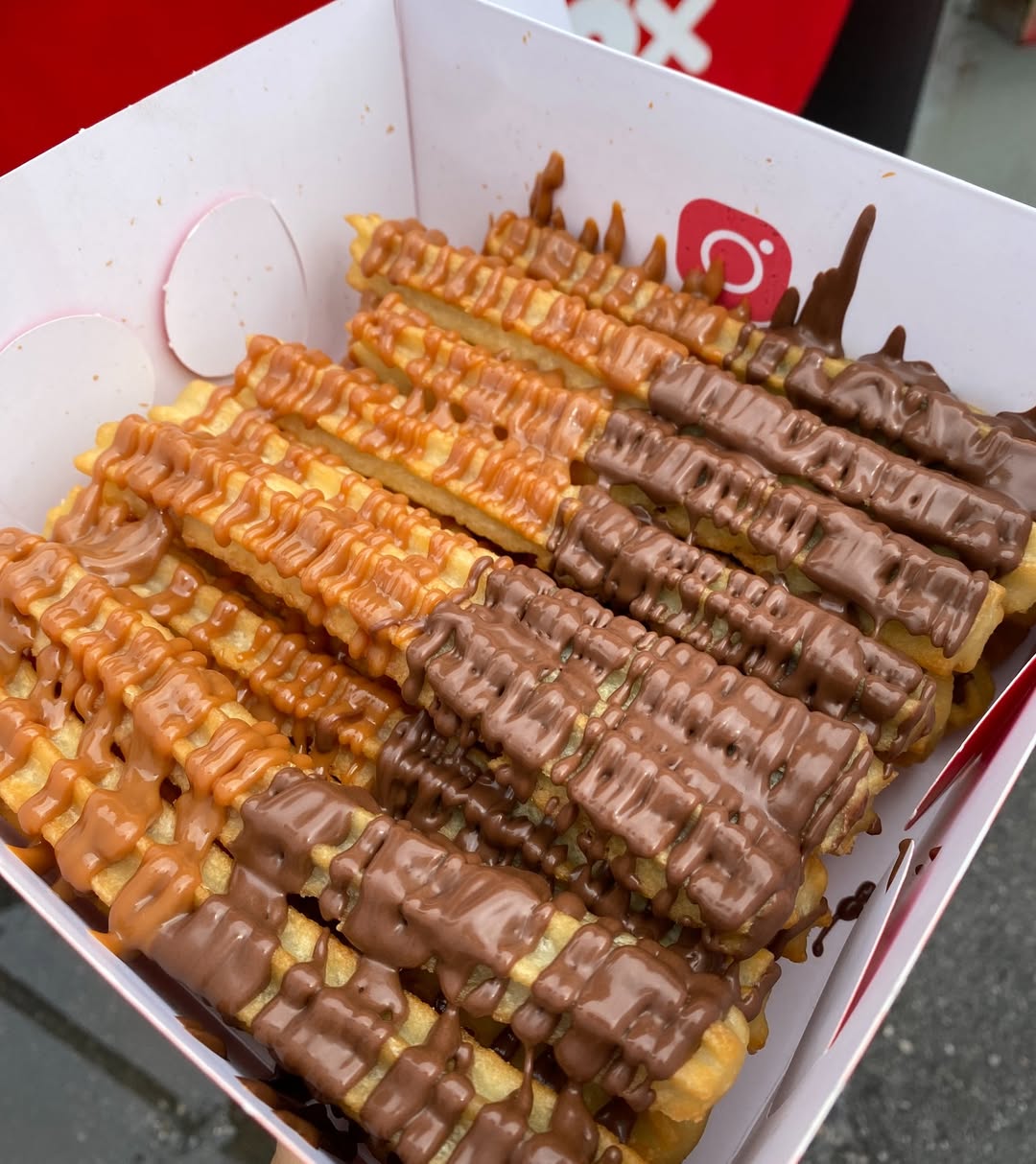 Churros con azúcar o azúcar y canela + chocolate y arequipe