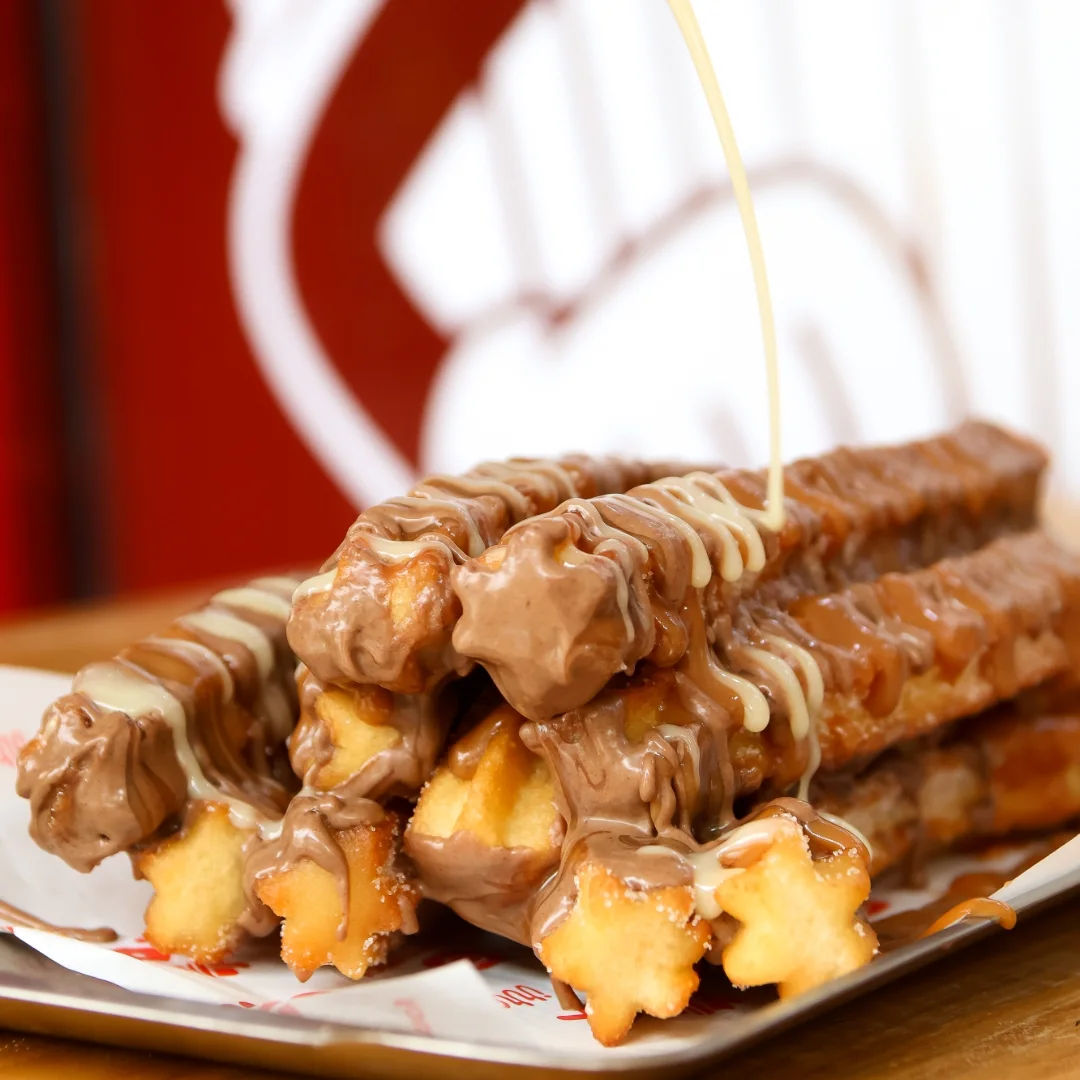 Churros con azúcar o azúcar y canela + chocolate y leche condensada
