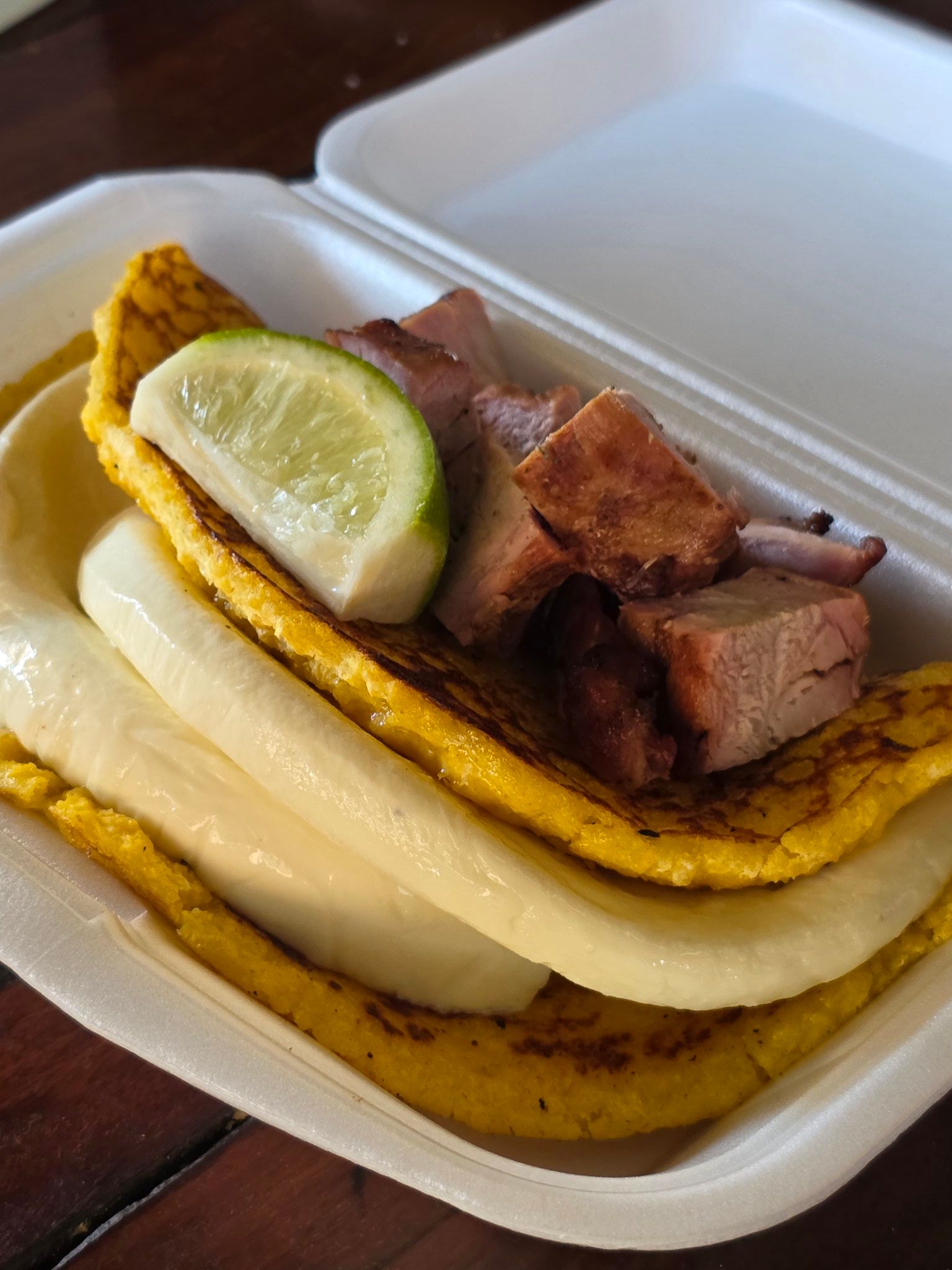 Cachapa Grande Doble Queso y Cochino