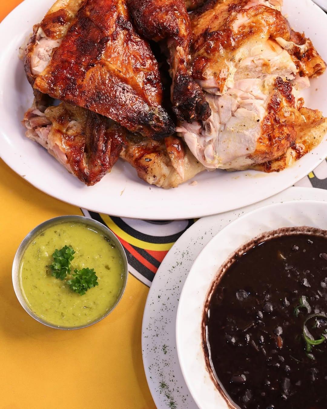 ¡Vente que el combo que querías ya está servido!
come sabroso en Pollo Rico!🍗✨