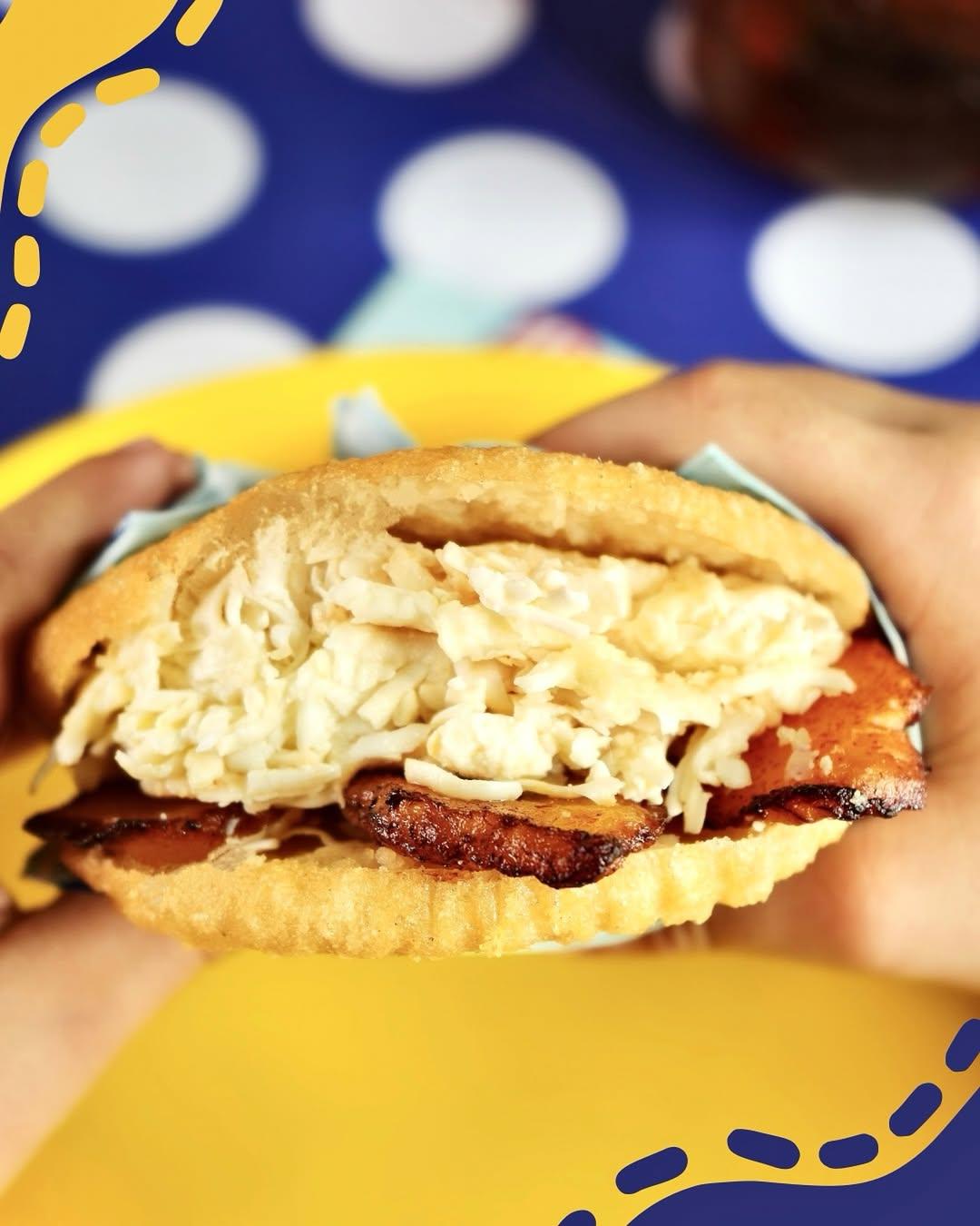 😍¿Arepa con queso y tajadas?🧀 ¡Sí, por favor!😮‍💨
Aquí, en Fiesta Shop las combinas como quieras… ¡y las disfrutas como nunca!🤤