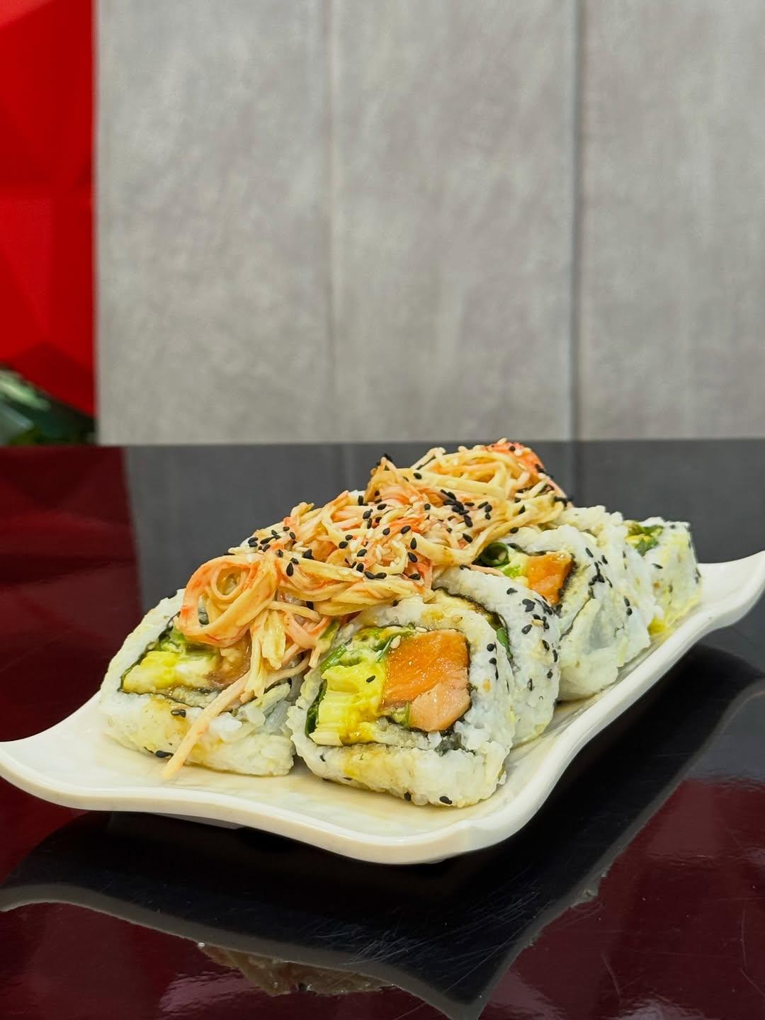 Hay días que piden a gritos un premio... y el Tiger Roll es la respuesta correcta. 🐅🍣

Cuéntanos, ¿con quién compartirías este Tiger Roll hoy? Etiqueta a esa persona abajo. 👇

¡Tú nos inspiras a más! 🔥
📍 Urb El centro - Maracay
📲 0424-8106071