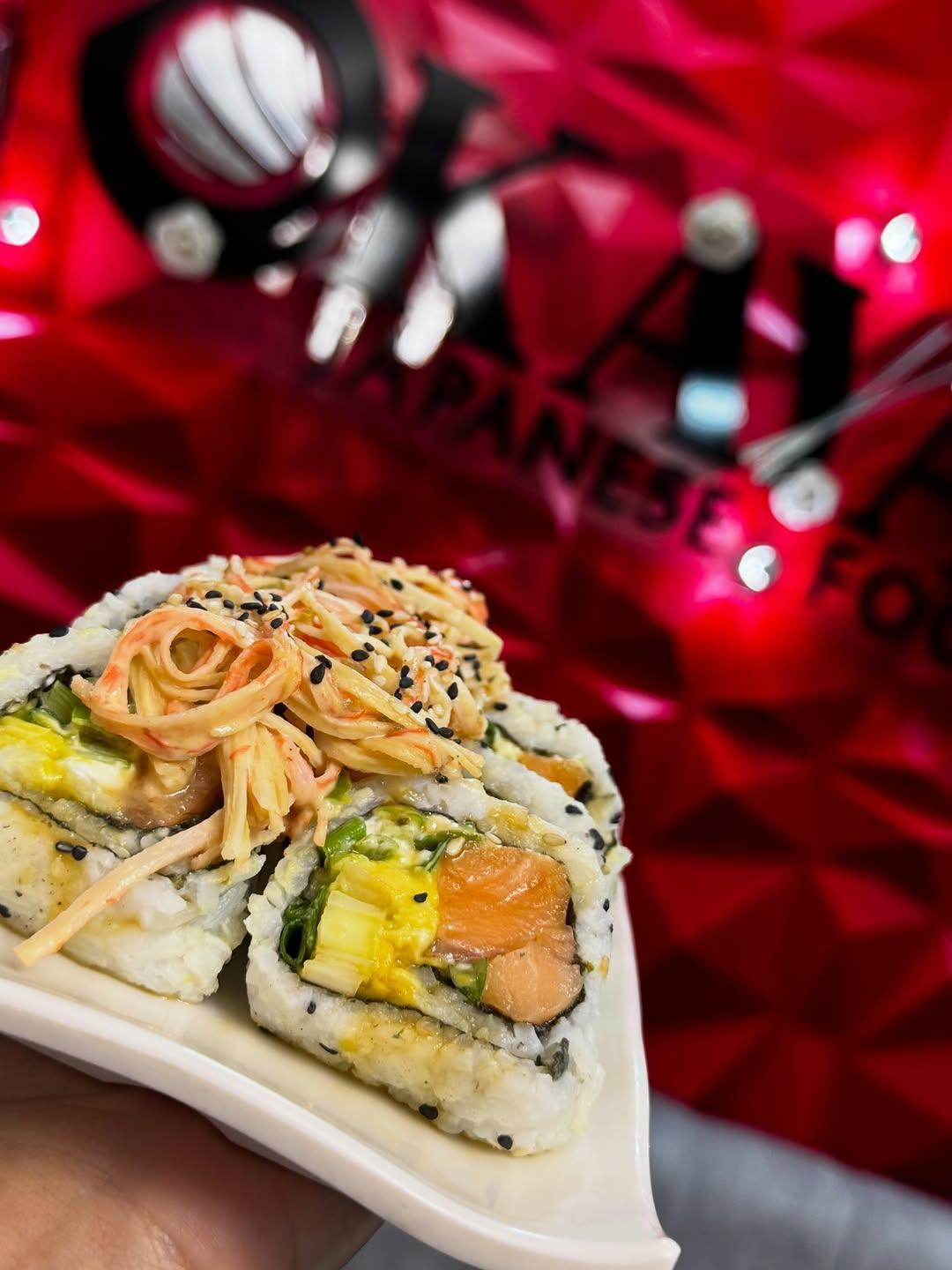 Hay días que piden a gritos un premio... y el Tiger Roll es la respuesta correcta. 🐅🍣

Cuéntanos, ¿con quién compartirías este Tiger Roll hoy? Etiqueta a esa persona abajo. 👇

¡Tú nos inspiras a más! 🔥
📍 Urb El centro - Maracay
📲 0424-8106071