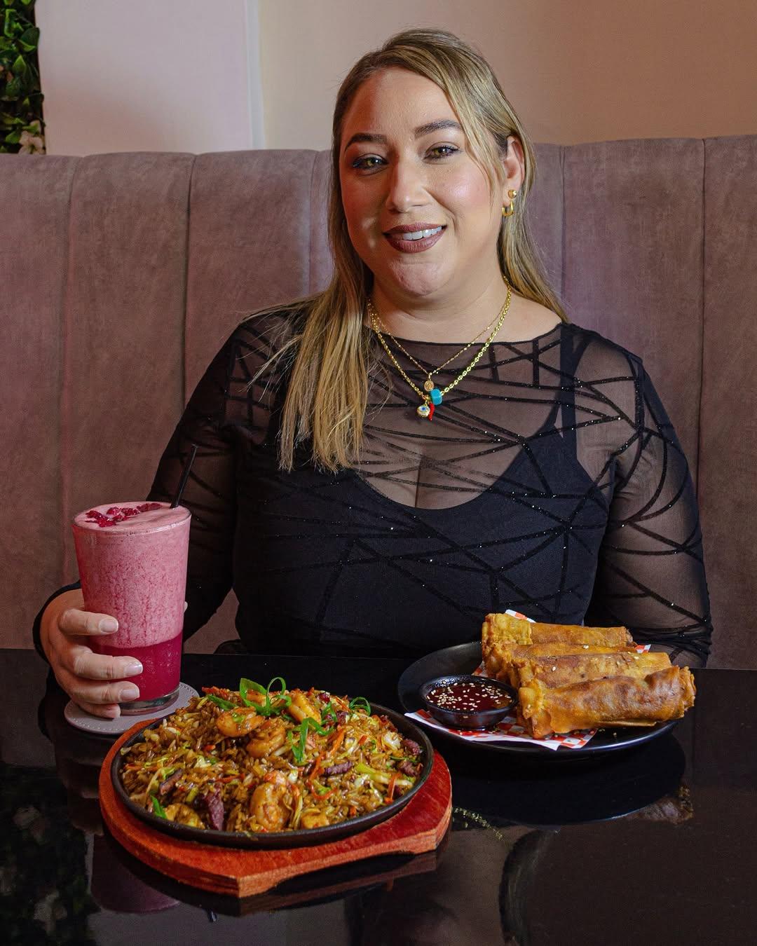 La mejor elección para acompañar tus platos favoritos 🥢 son nuestros batidos 🥤 refrescantes y deliciosos.

Como este batido de mora 🫐 tan adictivo que te quedarán ganas de pedir uno más 😋

Recuerda que tenemos delivery disponible 🛵 a toda la ciudad 🌆

¡Tú nos inspiras a más! 🔥
📍Urb. El Centro - Maracay
🏍️0424-8106071