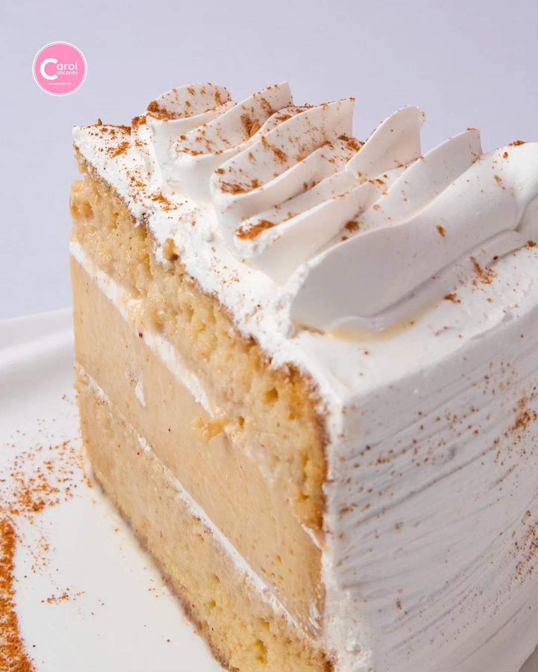 ¿Necesitas un momento de paz en tu día? 😋

Sumérgete en la Dulzura Total de nuestro "Beso de Angel". Una obra de arte de la pastelería esperándote en Carolcakecalicanto. 🍰✨

#Pasteleriarosademaracay #tortaspersonalizadas #Carolcakecalicanto #PostresMaracay 

📍 Visítanos Urb Calicanto Av Sucre diagonal al liceo Agustín Codazzi Maracay -Aragua 
📞0424-3785040
Delivery toda Maracay 🏍️🛵🚂🛵🚂
degustyapp