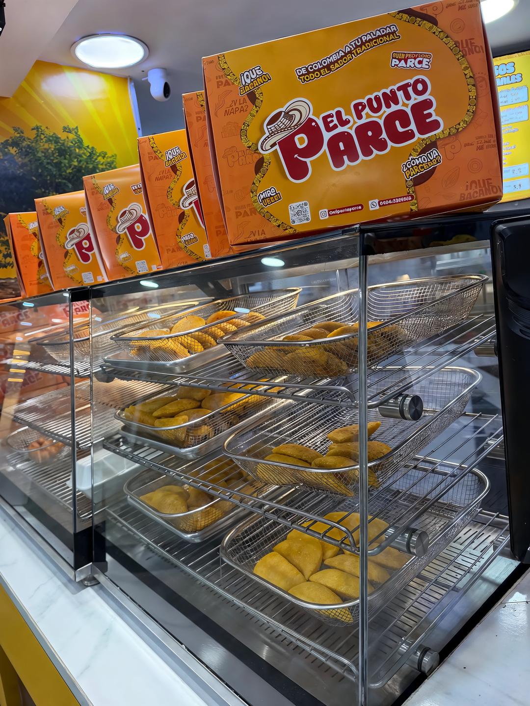 ¿Usted ya vio lo que le está esperando? 🧐

Empanaditas doraditas, pandebonos bien calienticos y ese aroma que te transporta directico a Colombia en un solo mordisco. Aquí no se viene a mirar, ¡aquí se viene a disfrutar!

No lo piense tanto, parce, que se acaban rápido. 🏃💨
¿Cuál es el primero que vas a pedir hoy?
#colombia #parce #pandebono #empanaditas

degustyapp