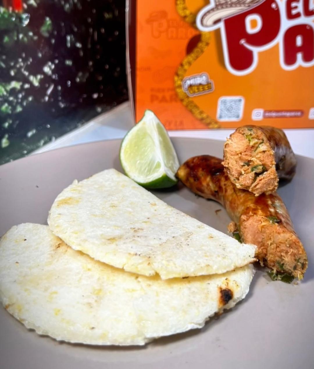 ¿Quién dijo que la dieta era aburrida? 🤔

Aquí en El Punto Parce nos tomamos la nutrición muy en serio:
✨ Fruta: Un limoncito bien ácido.
✨ Proteína: Un chorizo Santarrosano que está... ¡pa’ chuparse los dedos!
✨ Carbohidrato: El amor de nuestras vidas, la arepita de maíz.

¡Deje de sufrir por la dieta y venga a comer como Dios manda, mijo! 🇨🇴 #chorizo #arepapower #proteina #saludable #fit

degustyapp