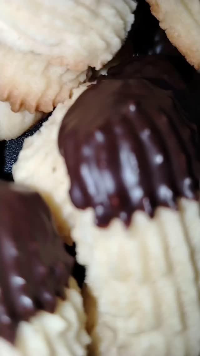 Ya se acerca el día de los enamorados 🥰 y que mejor que una caja de galletas? 😍 Deliciosas ✨
Pasta Seca Cubierta con rico Chocolate ❤️
#galletas #dulcesitosmcy #postres #maracay #14defebrero #amor #pastaseca #dulces degustyapp