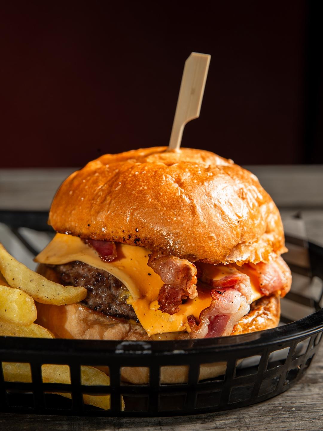 Una Burger en Rockers nunca falla 😎

Aquí encuentras burgers desde 6,5$ a tasa BCV 🤘 así que excusas no tienes 👀🥳

Te esperamos Sábado y Domingos a partir de las 5pm ✨

degustyapp
