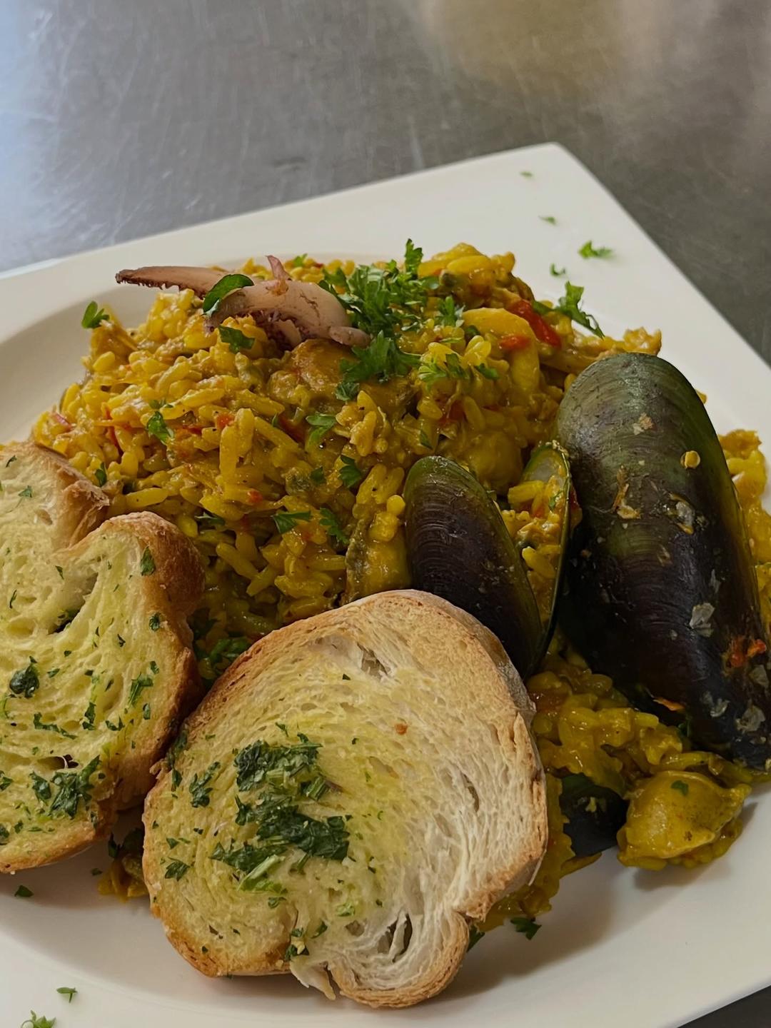 Mariscos en la Ramireña, ¿No has venido a probar nuestros platos?😱

Ven a la Ramireña y disfrutas de todos nuestros platos especiales🤤🤩
degustyapp

#mariscos #laramireña #paella #almuerzos
