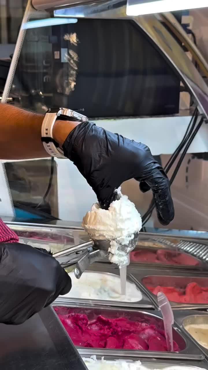 Del 1 al 10... ¿Qué tanta hambre te dio ver este chocolate chorreando? 😏🍫

Si eres de los que piensa que más chocolate es mejor, este post es para ti. Ven a La Ruta y pide tu “Bombón La Ruta”

🏷️ Etiqueta a un amigo y si no te responde en 1 minuto te debe uno de estos.