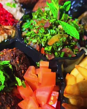 Visítanos y vive la experiencia del auténtico sabor Árabe en Nanoshawarma 🌯

Pídelo como Plato Sirio Especial ✅