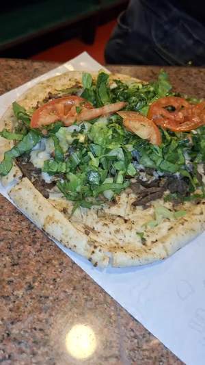 Quieres que te lleven este delicioso shawarma?
Pide tu delivery 04243107535📲
Desde las 12:00pm