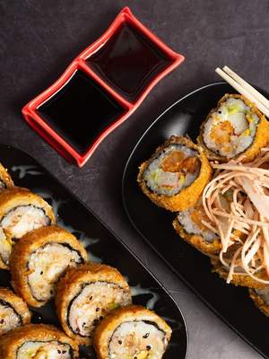 Sushi Lovers 🍣🍤

Para los amantes de la comida Japonesa recuerda que contamos con un menú de sushi muy variado para todos los gustos. 🫰🏻

Pio Roll : Roll relleno de pollo tempura, cangrejo, queso crema y Aguacate 😮‍💨
$ 8.99

Tokio Roll : Roll relleno de Langostinos tempura, Cangrejo, queso crema y Aguacate con Topping de Kanikama
$11.99