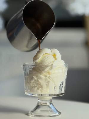 ¿Café solo? Muy básico. ¿Helado solo? Falta algo. 🫠

La perfección existe y se sirve en copa en La Ruta. Es el upgrade que tu tarde de domingo estaba pidiendo a gritos. Ven a probar el equilibrio perfecto.

✨ Tip de ruta: Pídelo con nuestro helado de mantecado o avellana. ¡De otro mundo!