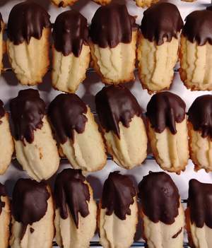Quien dijo Pasta Seca? 😍 D E L I C I O S A S con chocolate SAVOY 🤎 Pide las tuyas ☺️

#pastaseca #maracay #galletas #chocolate #dulcesitosmcy #dulces #postres degustyapp