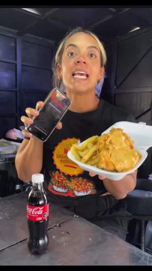 Por tan solo 4.5$ BCV te llevas esta comida con 1 refresco de 400ml

1 milanesa a la broster
Ensalada César
Papas fritas

4,5$