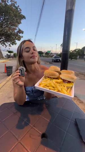 Combos para varias personas a partir de 8$ LUNES MIÉRCOLES Y JUEVES

A tasa BCV

Puedes comer HAMBURGUESAS
Club house
Perros


Y las más vendidas

NUESTRAS PODEROSAS SALCHIPAPAS

Hermana hermano hermane te estoy esperando aquí donde vendemos las mejores y más grandes SALCHIIPAPAS DE MARACAY