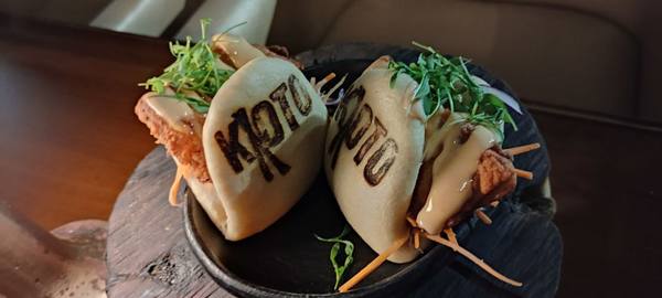 Spicy chicken buns