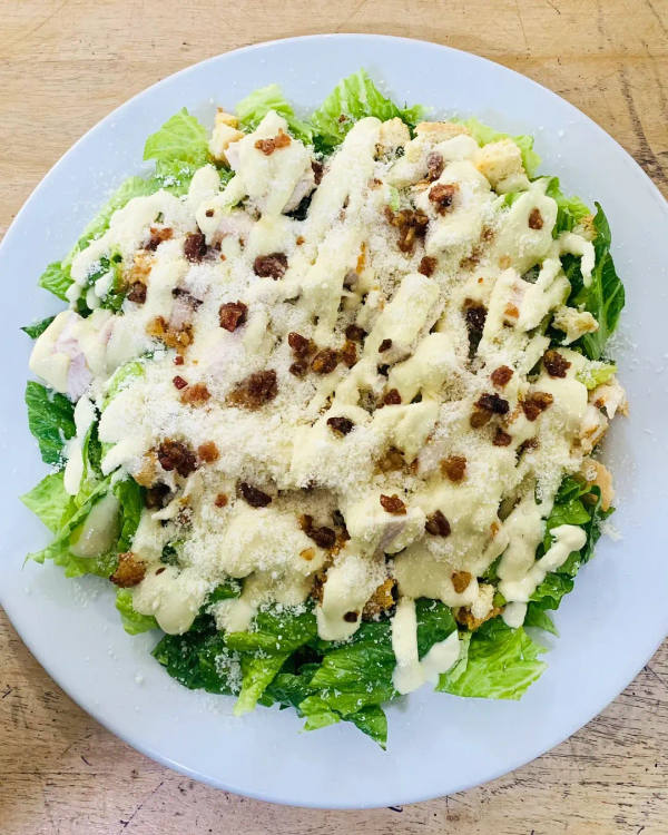 Ensalada César con pollo