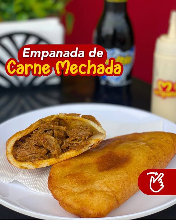 Empanada de carne mechada