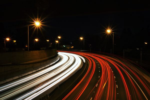 night-car-headlight-streams 