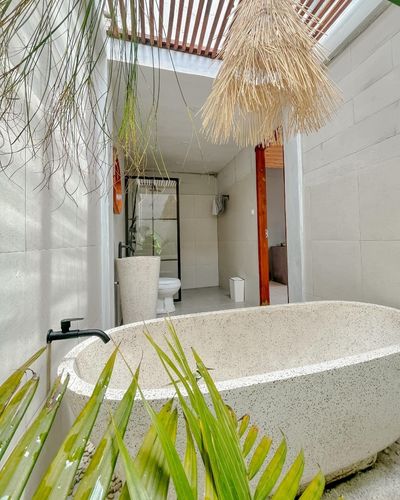 galeri d-Lazio White Pool 3