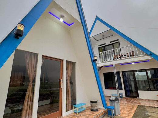 Salju Cottage bawah 1