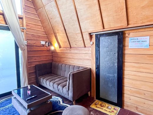 Java Dieng Cabin Skoter 3