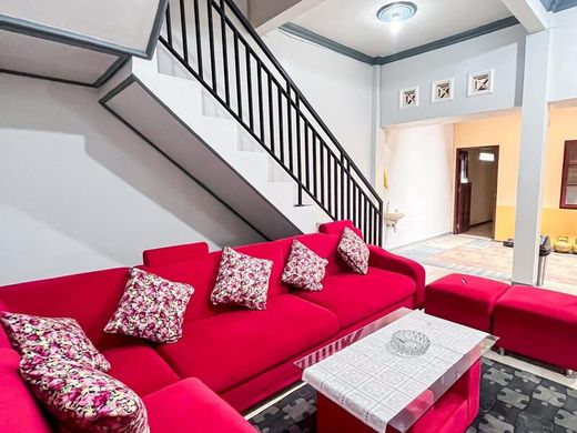 Homestay 12 kamar  Dekat Candi Arjuna ~Mawarmerah Syariah 7