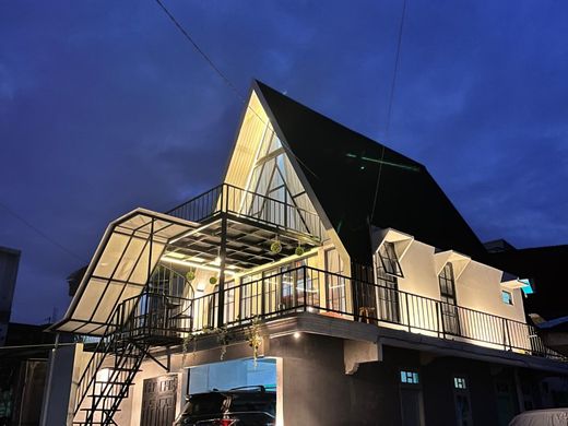 Cabin Mezza 1