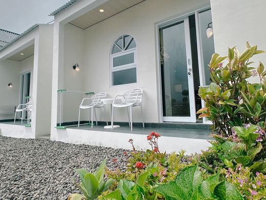 Mini White Villa 1