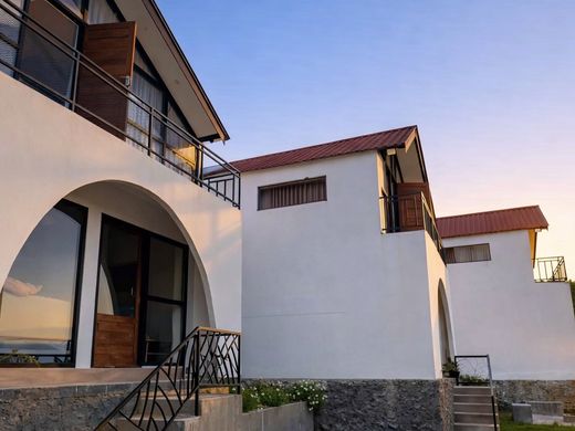Villa Dieng Oberon Skoter 3